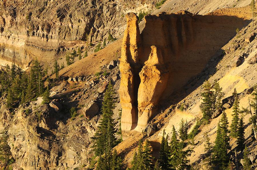 Crater Lake National Park - Rocks