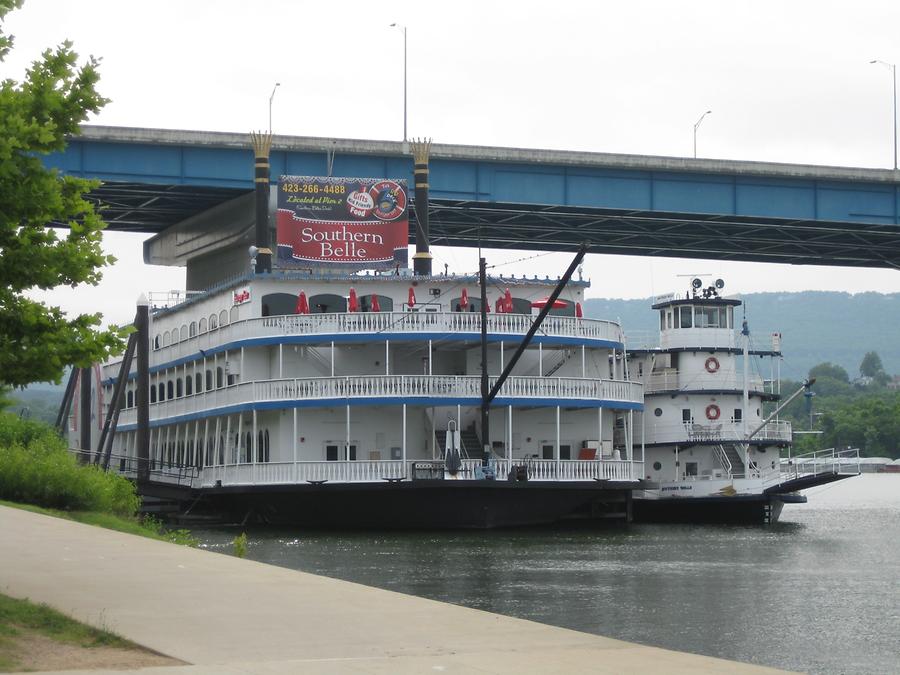 oldfashioned river boat