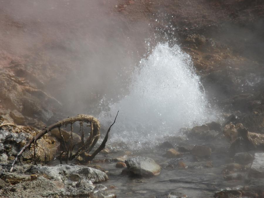 Yellowstone National Park - Blood Geyser