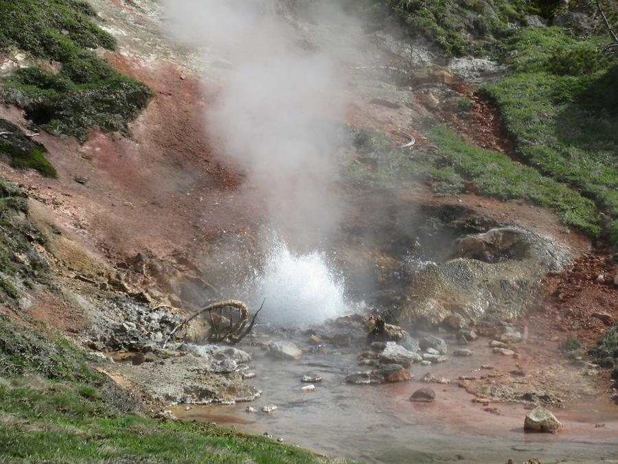 Yellowstone National Park - Blood Geyser