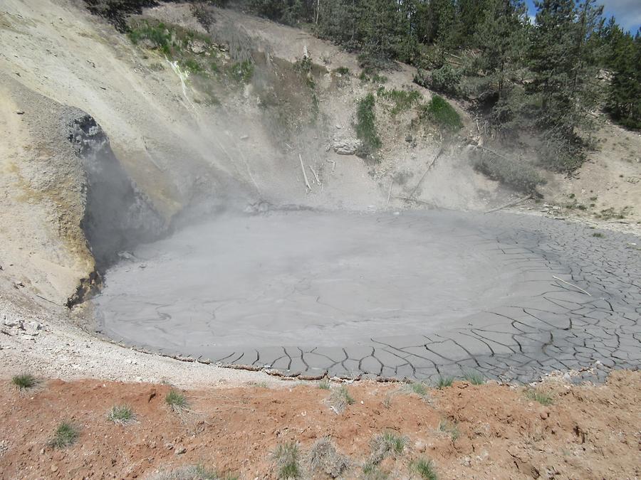 Yellowstone National Park - Dragon's Mouth Spring