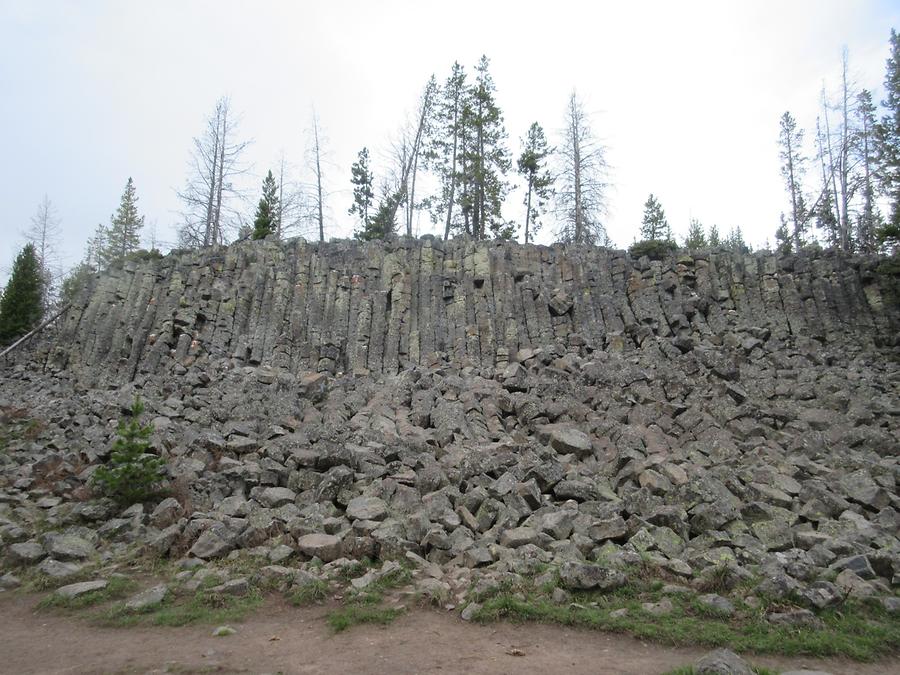 Yellowstone National Park - Sheepeater Cliff