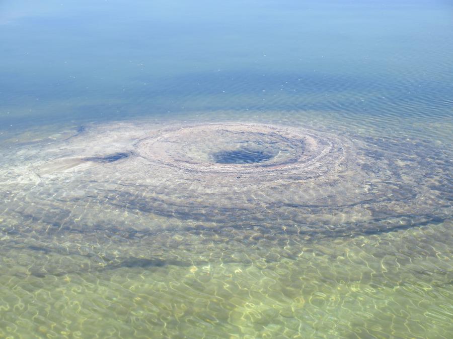 Yellowstone National Park - Yellowstone Lake - Fishing Cone