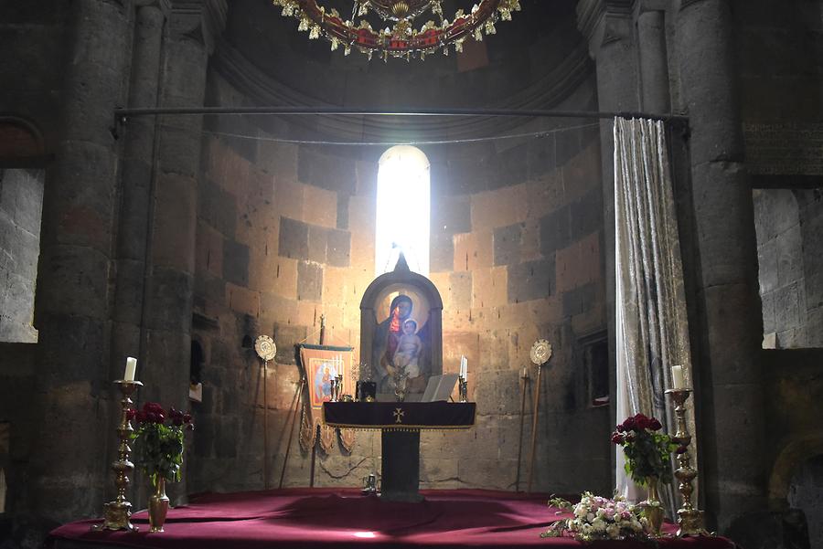 Saghmosavank - Inside; Altar