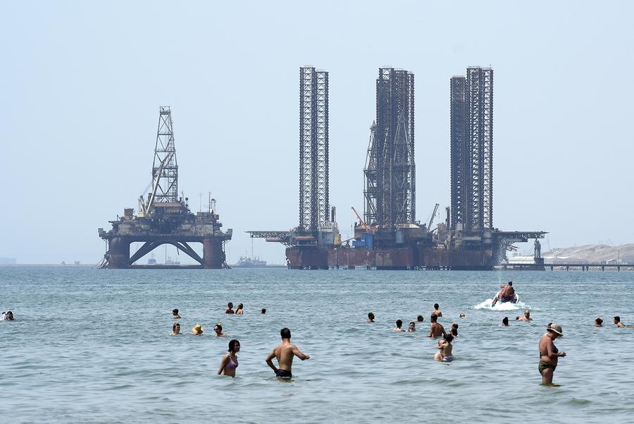 Shikhov Beach - Oill Platform