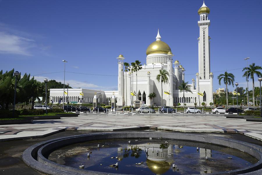 Bandar Seri Bewagan - Omar Ali Saifuddien Mosque