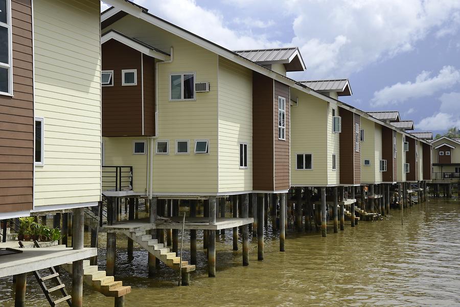 Kampong Ayer - Modern Residences