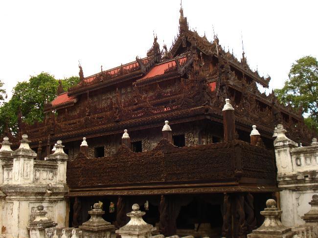 Shwenandaw Kyaung Temple