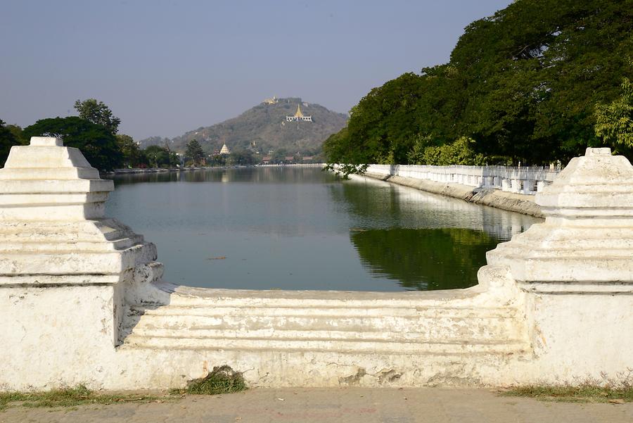 Moat Mandalay Fort