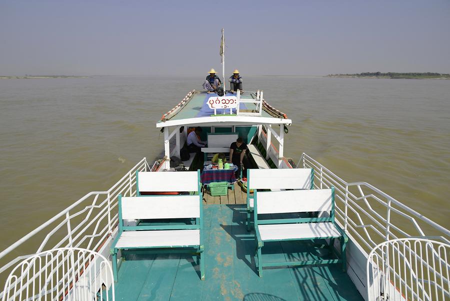 Boat ride Bagan