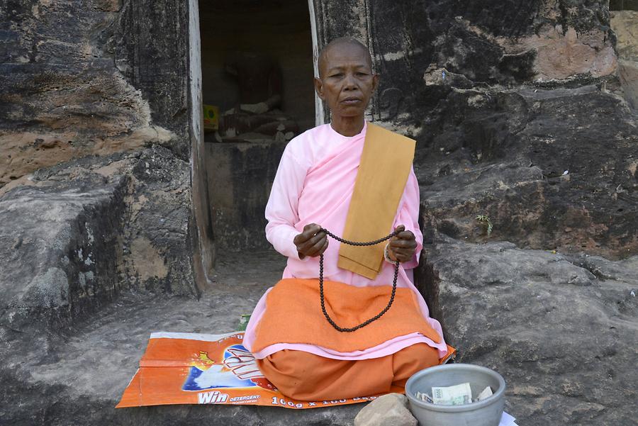 Nun Phowin Taung caves