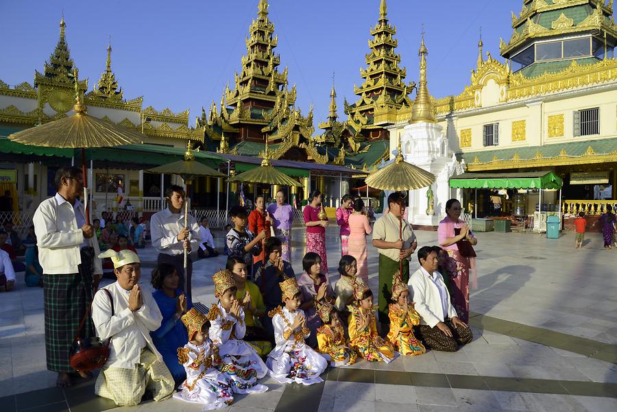 Novices Shwedagon