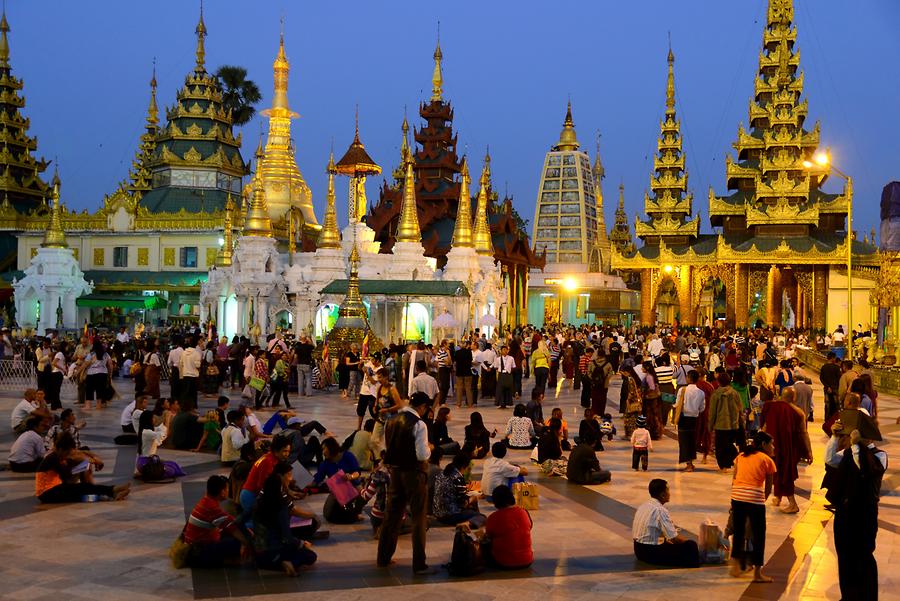 Shwedagon at Night