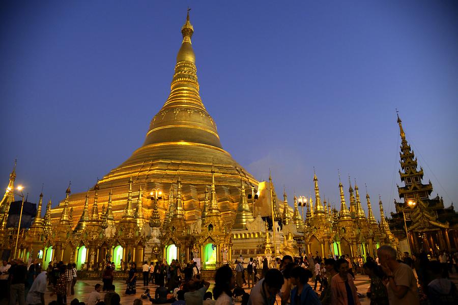 Shwedagon at Night