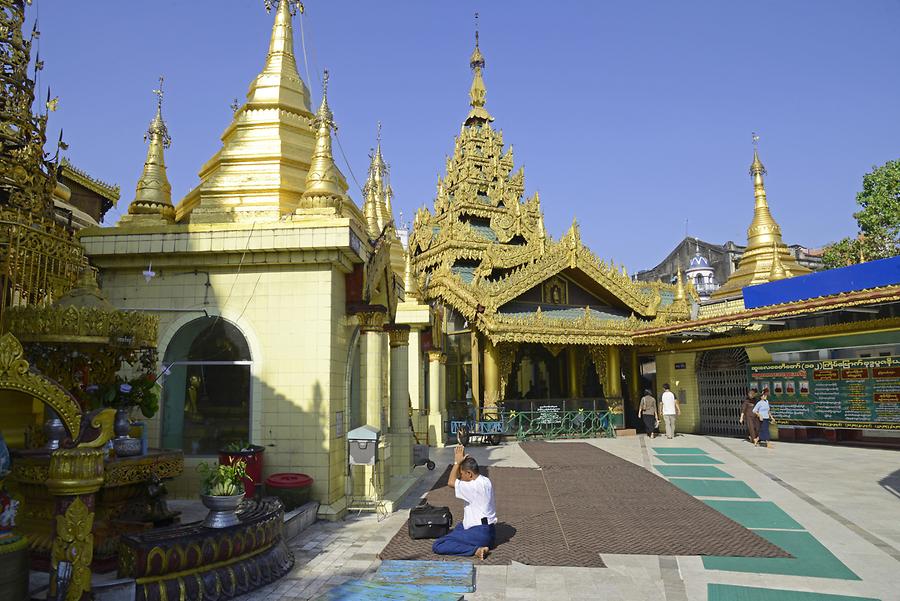 Sule Pagoda