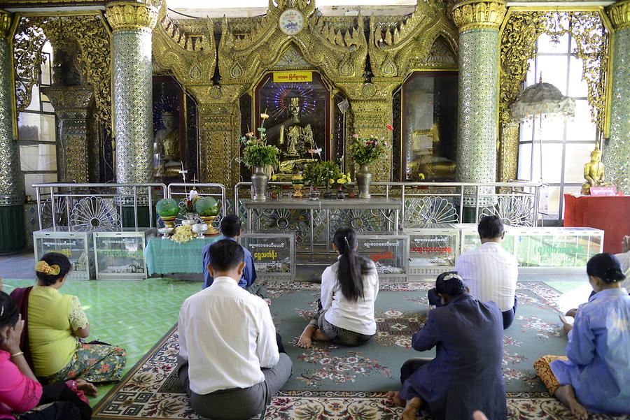 Sule Pagoda Buddhas