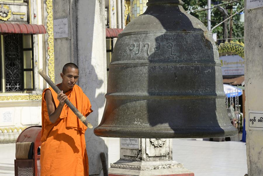 Temple bell Botataung