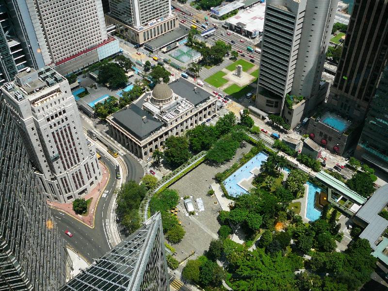 scyscrapers and park seen from above