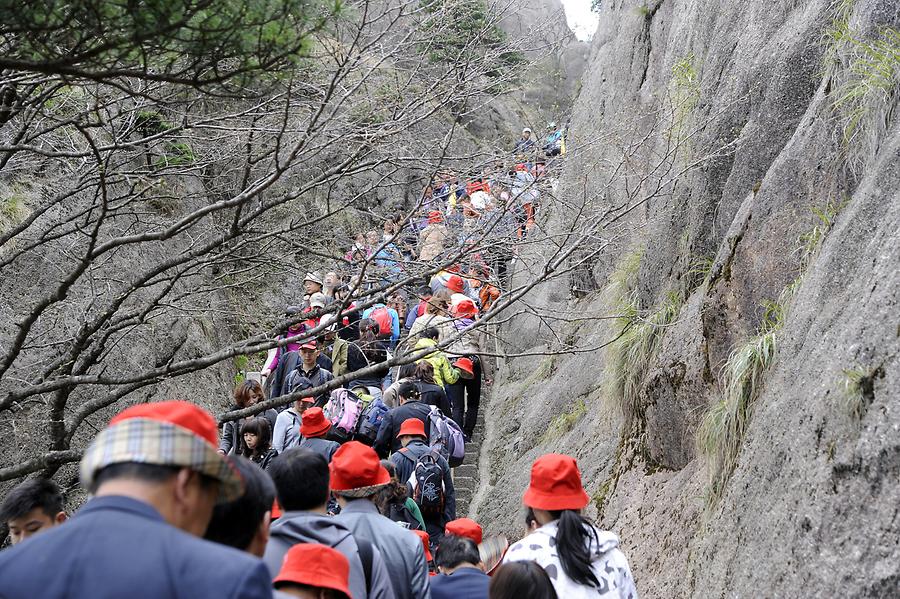 Huang Shan - Tourist Scrum