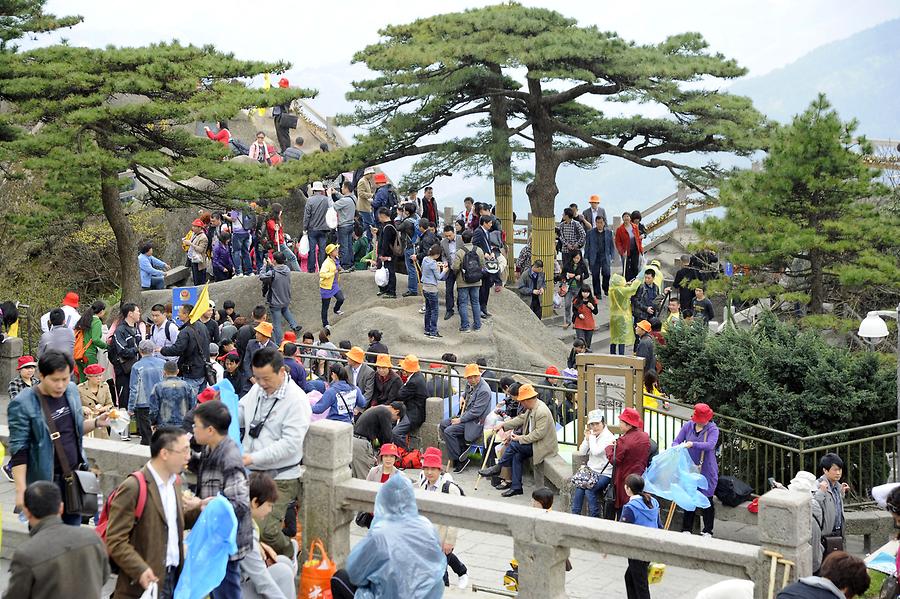 Huang Shan - Tourist Scrum