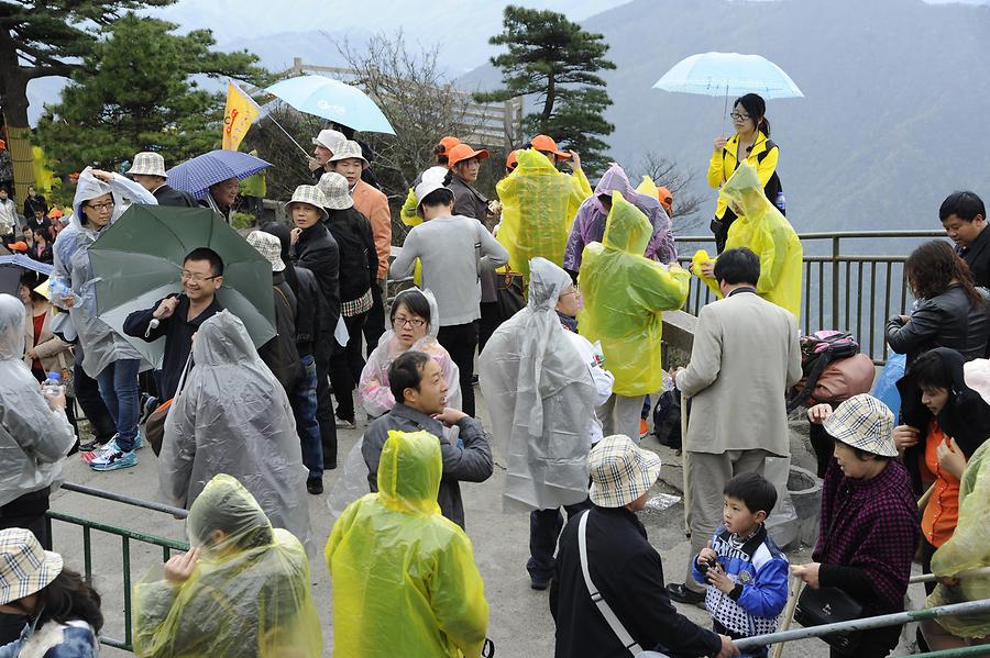 Huang Shan - Tourist Scrum