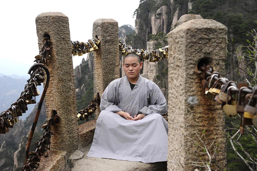 Huang Shan - West Sea Grand Canyon; Monk