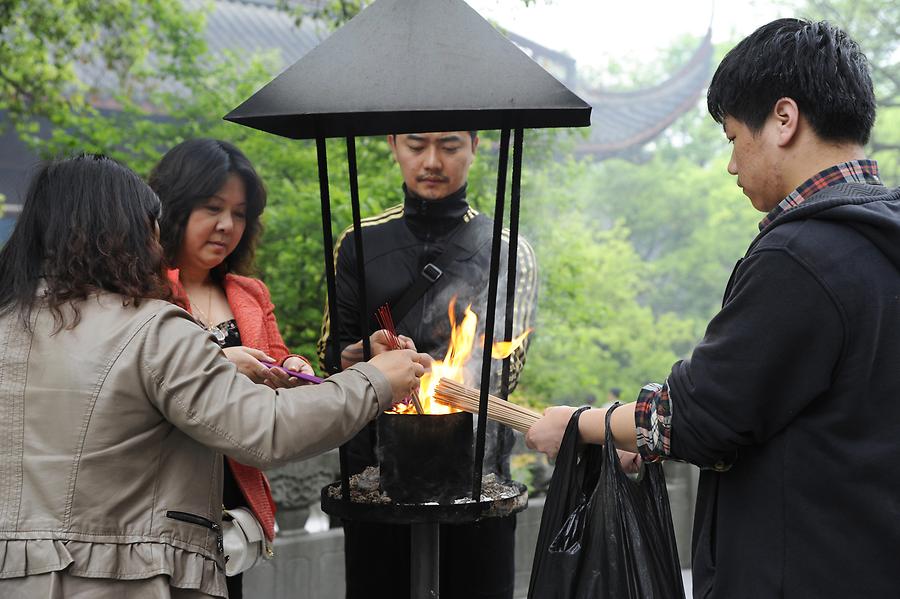 Lingyin Temple - Incense Altar