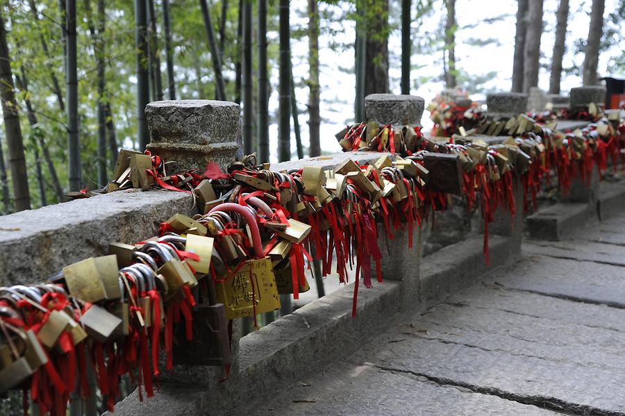 Mount Jiuhua - Basui Palace; Padlocks