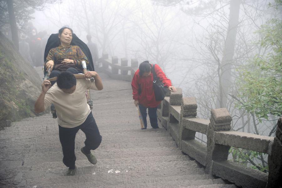 Mount Jiuhua - The Way Up