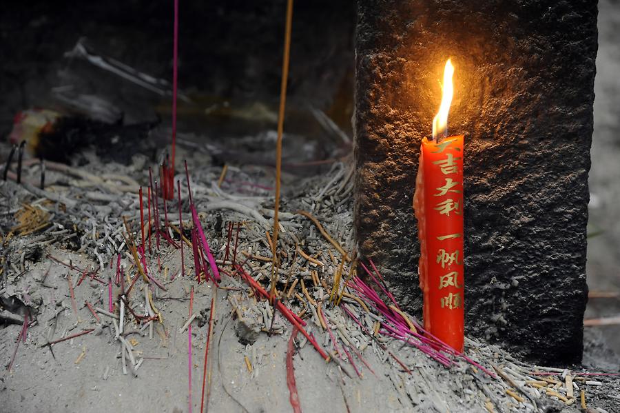 Mount Jiuhua - Tiantai Temple; Candle