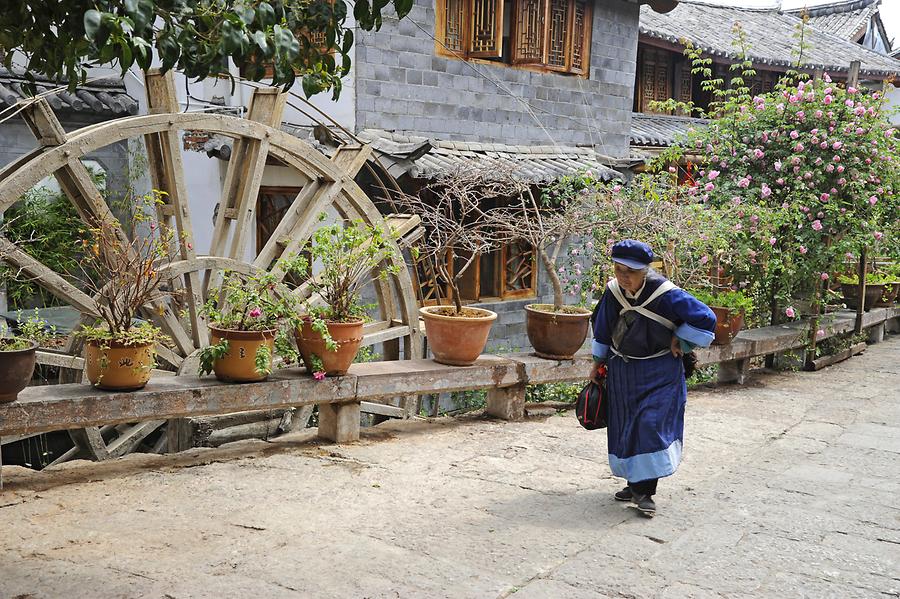 Lijiang - Naxi Woman