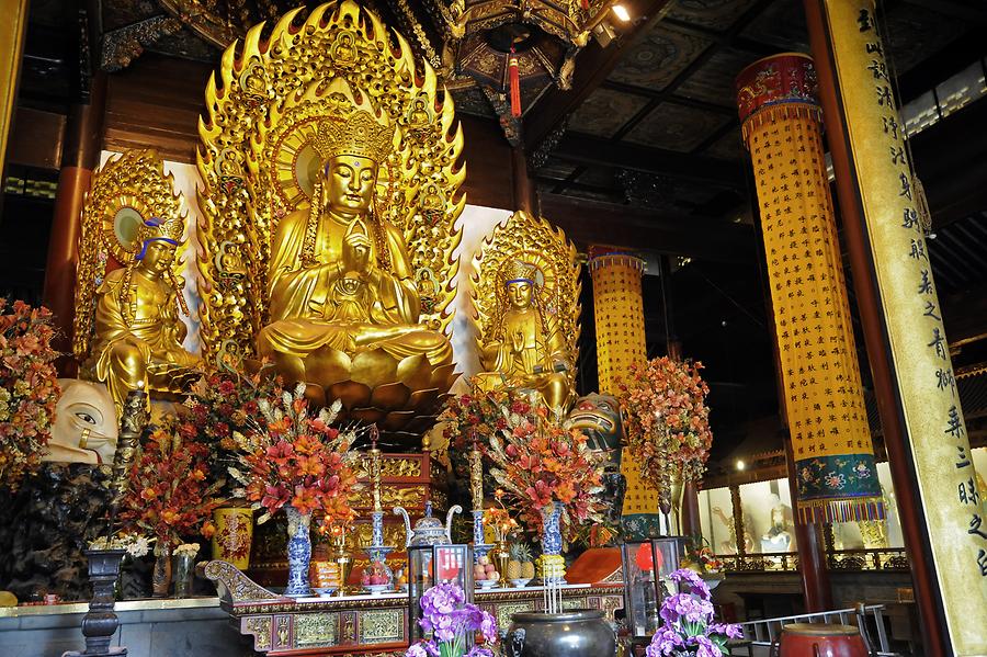 Longhua Temple - Buddha Statue