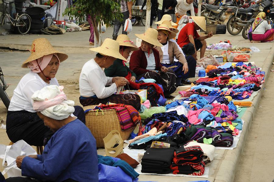 Menghun - Market