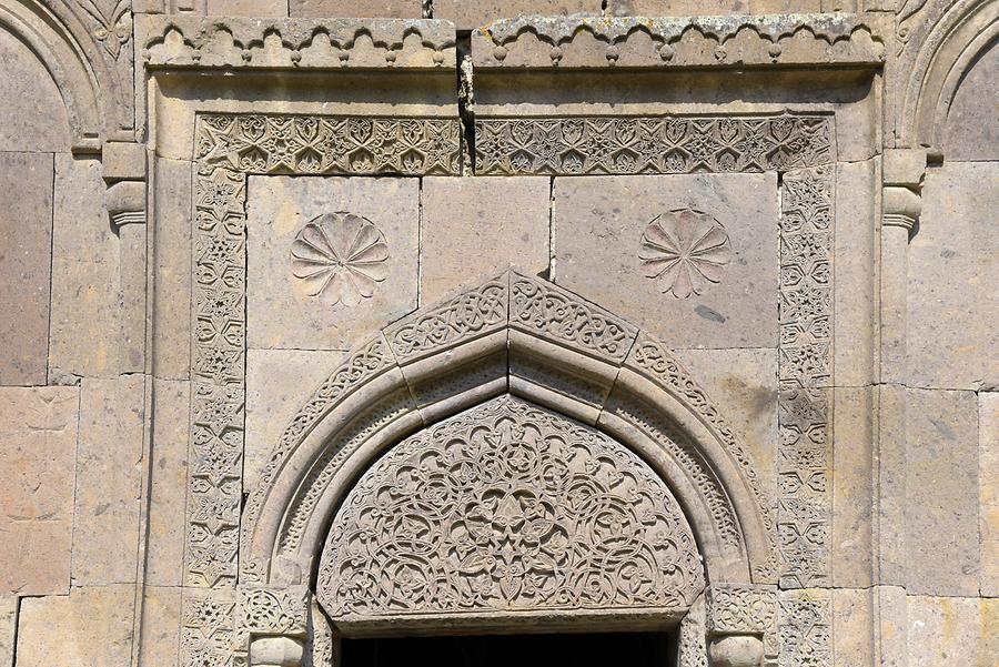 Goshavank - Grigor Luysavorich Church; Portal