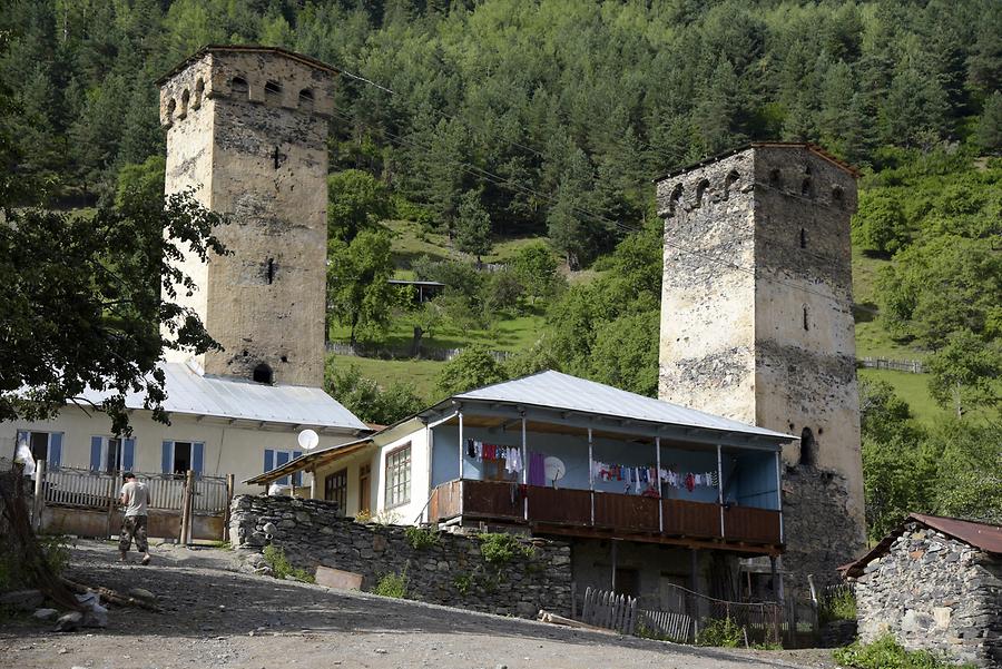 Lakhiri - Fortified Towers