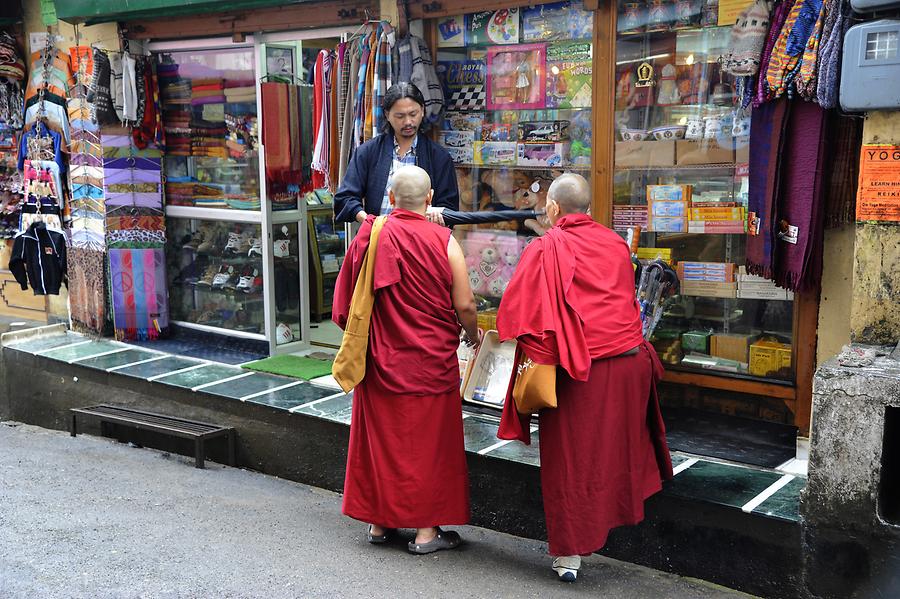 McLeod Ganj - Monks