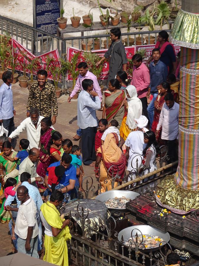 Puri - Jagannatha Temple; Temple Visitors