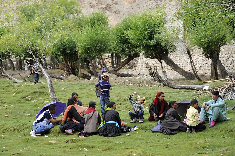 Takthok Monastery - Picnic