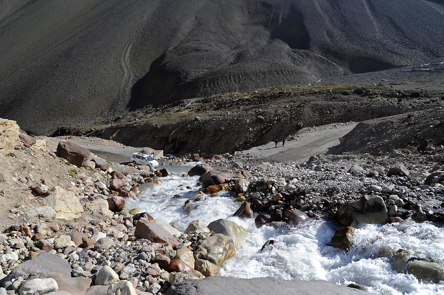 Near the Bara-lacha Pass