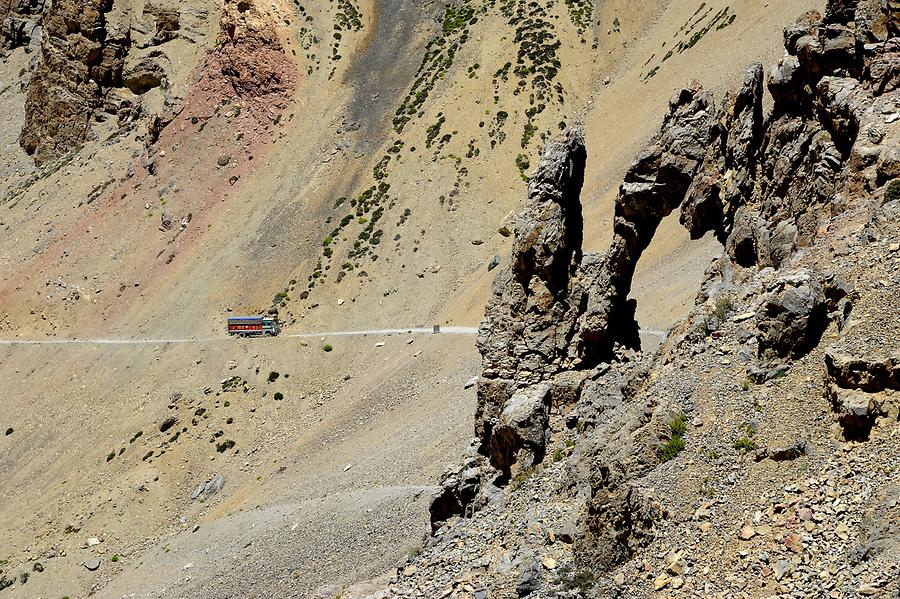 Road to the Lachulung La Pass