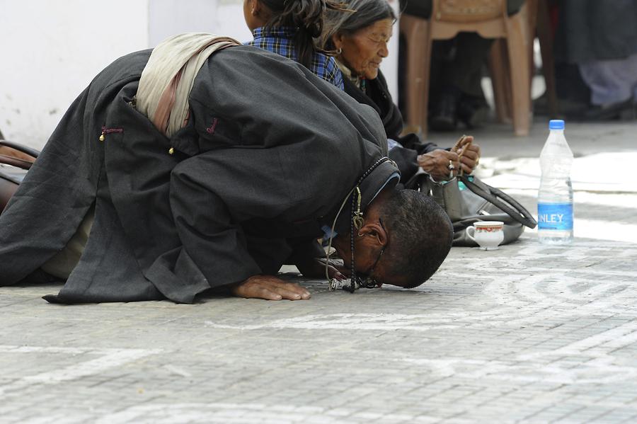 Jokhang Gompa Temple - Pilgrim