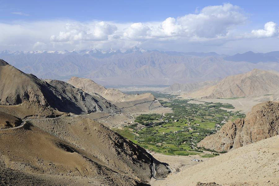 From Leh to the Khardung Pass