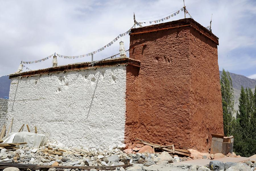 Hundar - Hundur Monastery