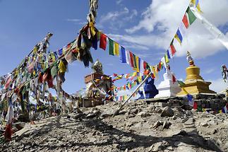 Khardung Pass - Prayer Flags (1)