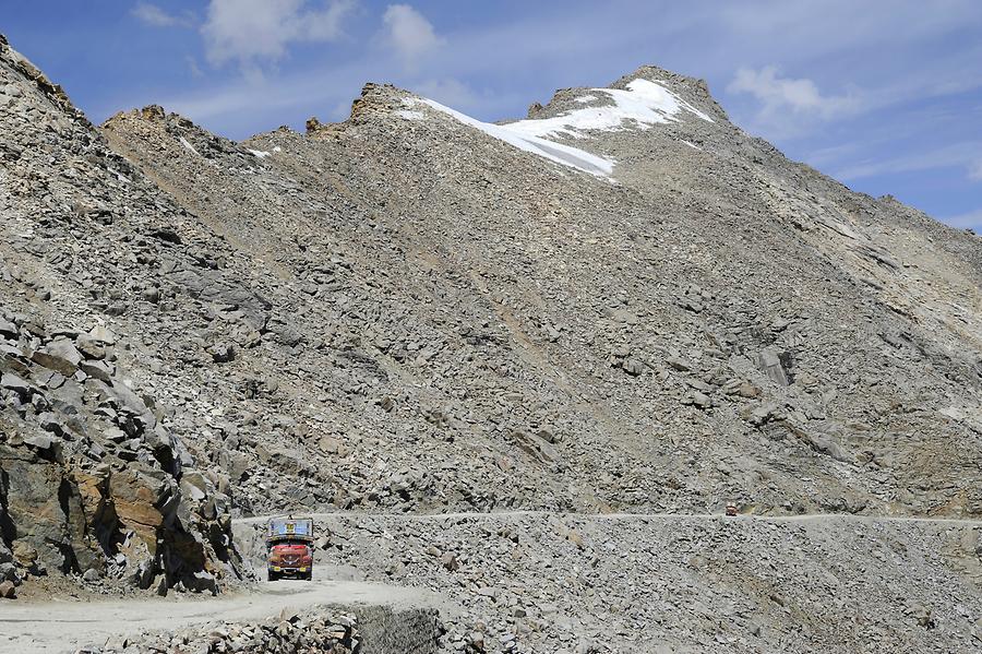 Road Into the Nubra Valley