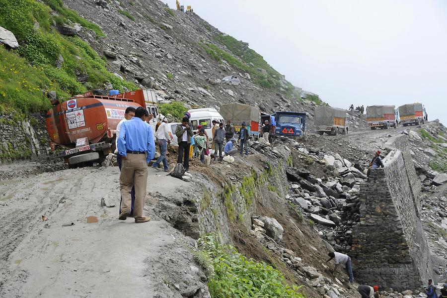 Rohtang Pass - Dirt Road