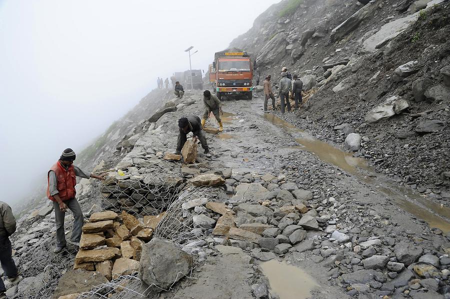 Rohtang Pass - Dirt Road