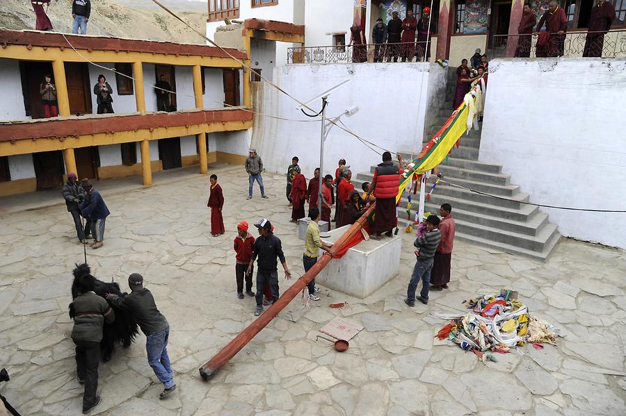 Korzok Gu-stor Festival - Raising the Flagpole