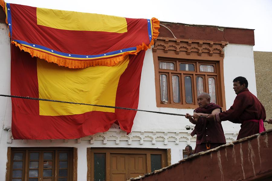 Korzok Gu-stor Festival - Raising the Flagpole