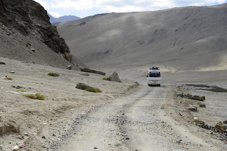 Road to Lake Moriri